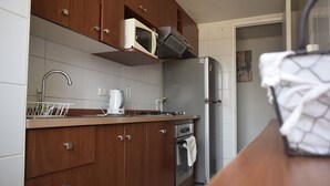 家庭公寓, 多張床, 浴缸, 城市景觀 | 私人廚房 | 大型冰箱、微波爐、烤箱、爐台