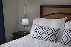 Departamento tradicional, 1 habitación, cocineta, vista al jardín | Decoración personalizada y muebles diferentes