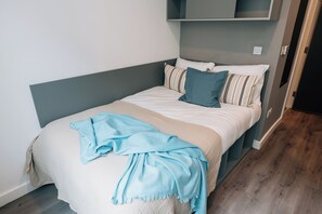 Verdunkelungsvorhänge, Bügeleisen/Bügelbrett, kostenloses WLAN