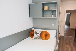 Double Room, Non Smoking | Blackout drapes, iron/ironing board, free WiFi