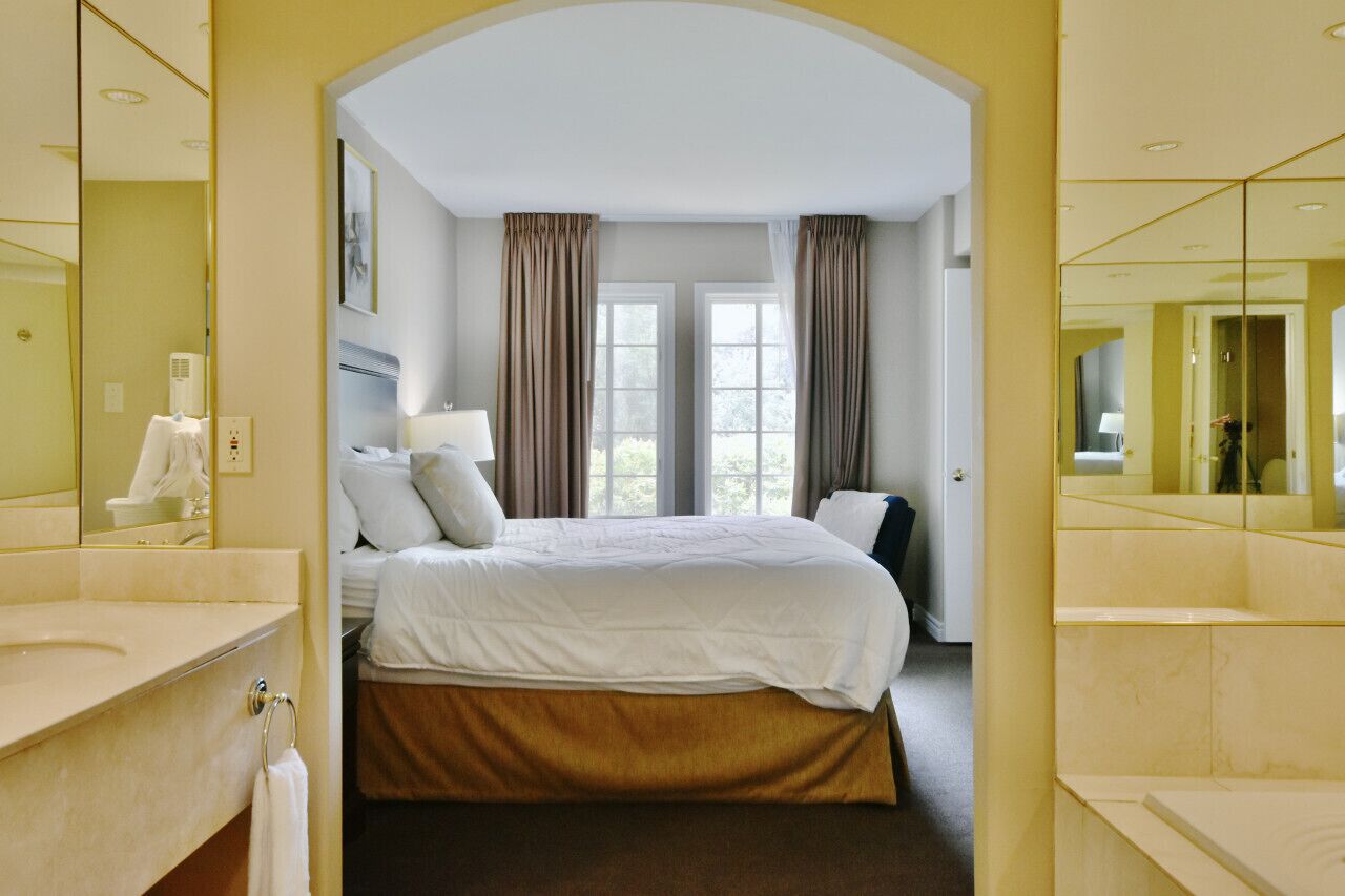 1 bedroom, desk, WiFi, bed sheets
