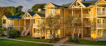 Garden View Suite with Jacuzzi tub & Full Kitchen