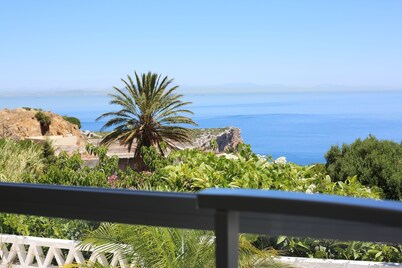 Charming Seaside Retreat with Panoramic Views in Belyounech