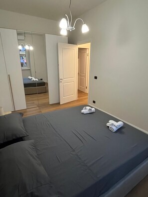 3 bedrooms, iron/ironing board, WiFi, bed sheets - House Trieste - Viale Libia Super Connected with Historic Center. (Roma)