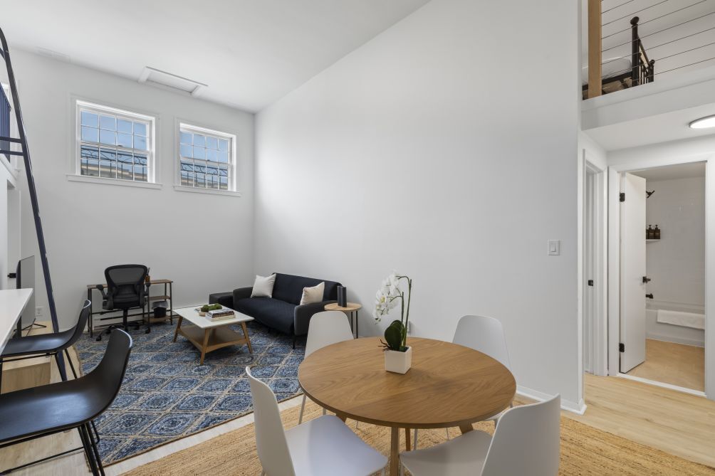 Stylish 3BR Condo at The Gallery in Alexandria