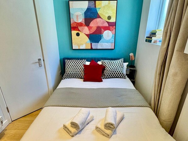 1 bedroom, iron/ironing board, free WiFi, bed sheets - Trendy Studio Near Tube in Shepherd’s Bush Hotspot - Pass the Keys (London)