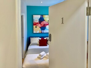 1 slaapkamer, een strijkplank/strijkijzer, gratis wifi, beddengoed