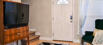 Cute Townhome with King & Queen Beds in Plaza Midwood-10 min drive uptown