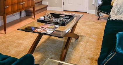 Cute Townhome with King & Queen Beds in Plaza Midwood-10 min drive uptown