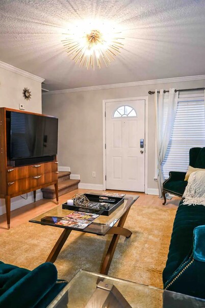 Cute Townhome with King & Queen Beds in Plaza Midwood-10 min drive uptown