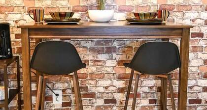 Lavish Townhome with King & Queen Beds in Plaza Midwood-10 min drive uptown