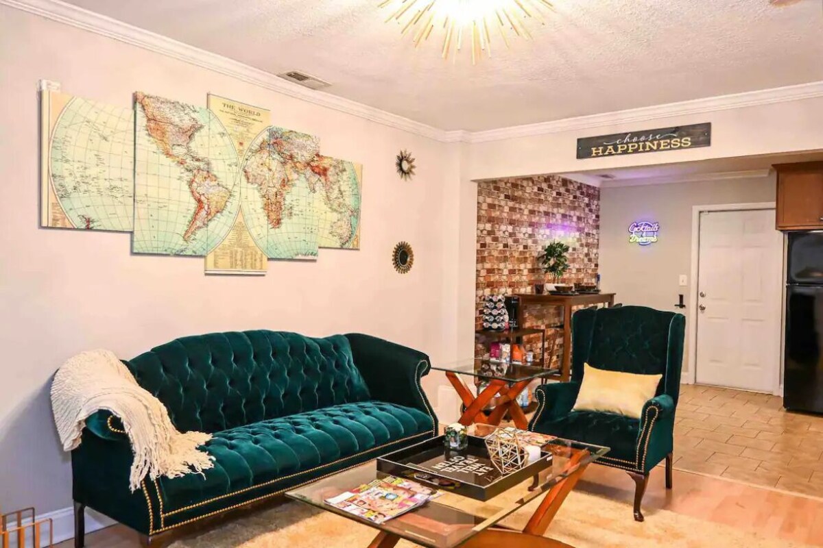 Lavish Townhome with King & Queen Beds in Plaza Midwood-10 min drive uptown