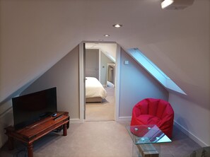 Chalet | 1 bedroom, iron/ironing board, free WiFi, bed sheets - Reopened for 2024 Season Warm & Cosy Little Chalet (Abbeyknockmoy)