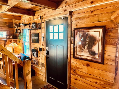 Super Cozy Adirondack Cabin - Close to it All!