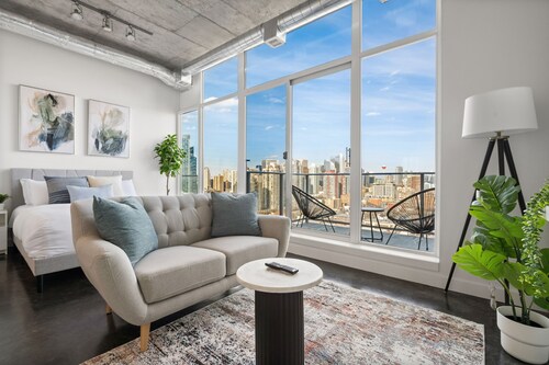 Studio Just Steps from Stampede Park: Luxury Living