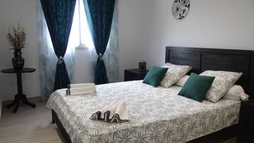 1 Schlafzimmer, BĂŒgeleisen/BĂŒgelbrett, WLAN, BettwĂ€sche