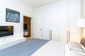 2 habitaciones, tabla de planchar con plancha, wifi y ropa de cama