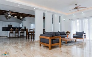 Smart TV - Luxury Room in Villa with Pool 
 (Samaná)