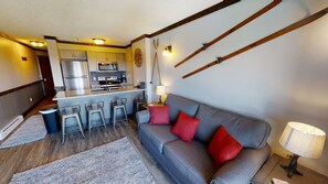 TV - Relaxing 1BR Hideaway at Top of the World by RedAwning (Snowshoe)