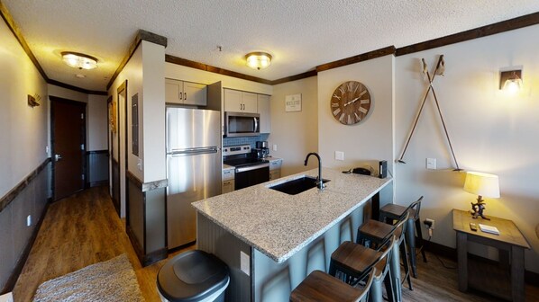 Fridge, microwave, oven, dishwasher - Relaxing 1BR Hideaway at Top of the World by RedAwning (Snowshoe)