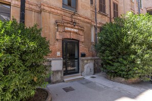 Exterior detail - DELUXE Suite, stunning view of the Tiber River. Top floor with elevator (Roma)