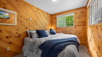 4 bedrooms, desk, free WiFi, bed sheets