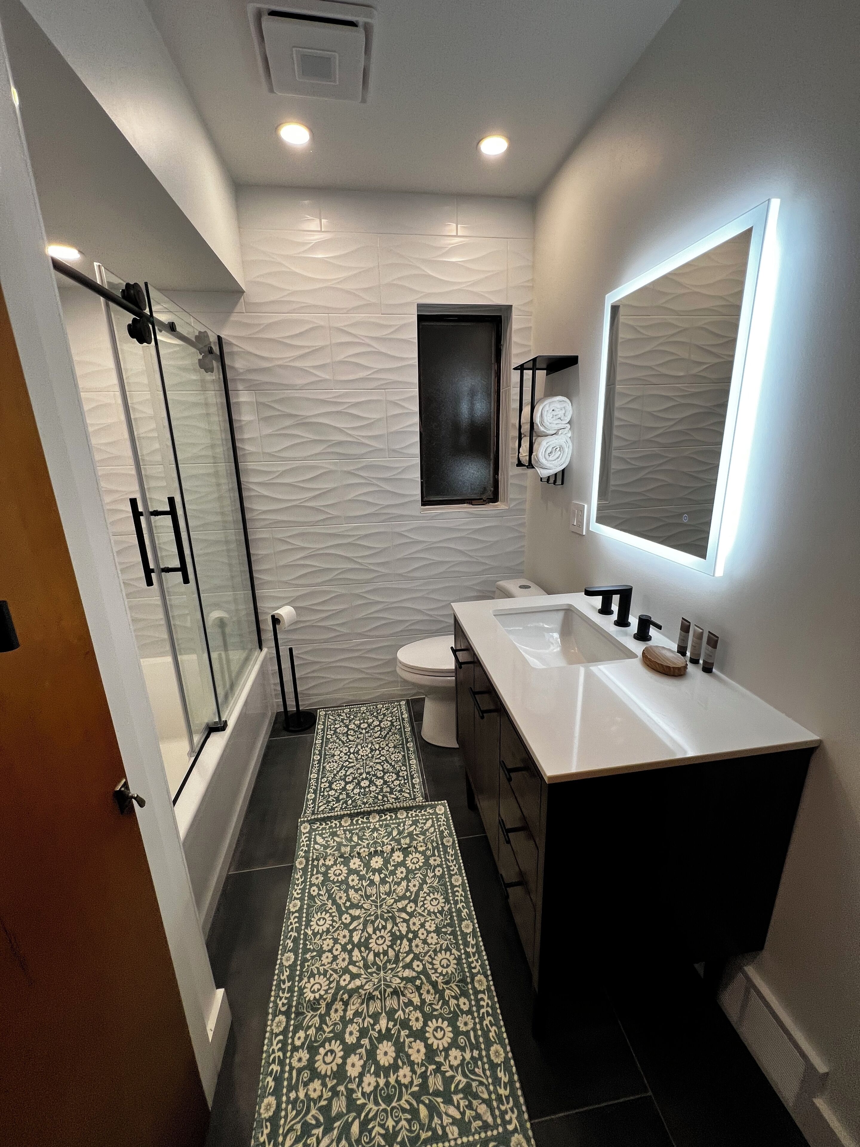 Toallas y papel de baño 