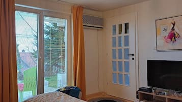 1 bedroom, iron/ironing board, WiFi, bed sheets