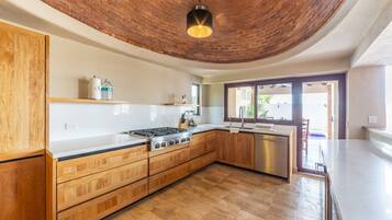 Villa | Eigene Küche | Großer Kühlschrank, Mikrowelle, Ofen, Herdplatte