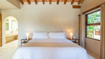 Villa | Ropa de cama de alta calidad y caja de seguridad en la habitación