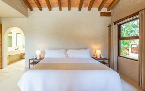 Villa | Ropa de cama de alta calidad y caja de seguridad en la habitación