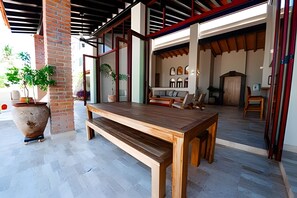 Villa | Outdoor dining