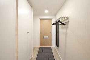Standard-Apartment, Balkon | Bügeleisen/Bügelbrett, kostenloses WLAN