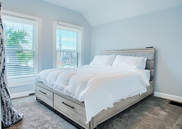 3 bedrooms, iron/ironing board, WiFi, bed sheets