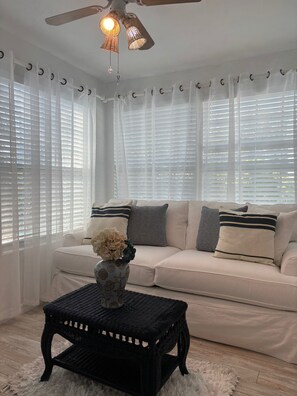 Smart TV - Ginny's Hidden Treasure of Indian Rocks Beach with pool and walk to beach (Indian Rocks Beach)