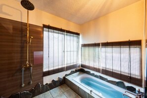 Toalettartikler (inkludert) og tøfler