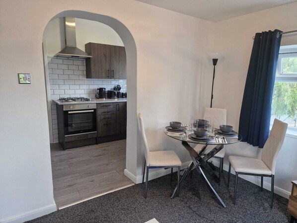 Private kitchen - Watford Crescent Apartment Retreat (Watford)