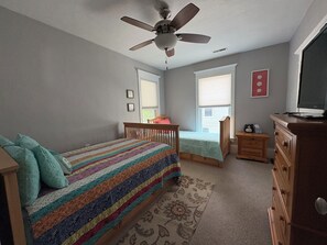 2 bedrooms, in-room safe, desk, iron/ironing board