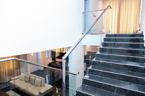 Interior - Marvelous 4-bedroom townhome with AC and WiFi in Accra (Accra)