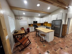 Private kitchen - Charming 3-bedroom house in delightful Tucson with WiFi, AC (Tucson)