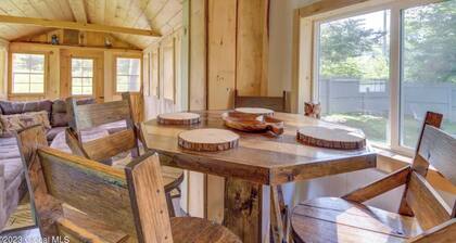 Cozy Haven@Caroga Lake-Dogs ok!, - 1 King Bd + Sleeping Soft For kids/FencedYard
