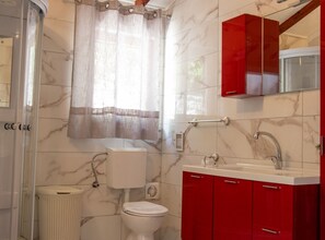Dusche, Haartrockner, Handtücher