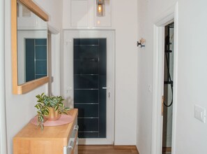 Dusche, Haartrockner, Handtücher