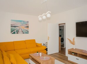 TV - Apartment Matko - Two Bedrom Apartment with Beach View (Ploce)