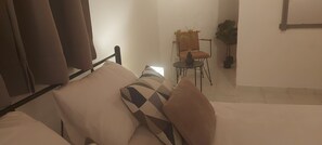 2 bedrooms, iron/ironing board, WiFi, bed sheets - Charming beachfront 2-bedroom house with AC and WiFi. (Katakolo)