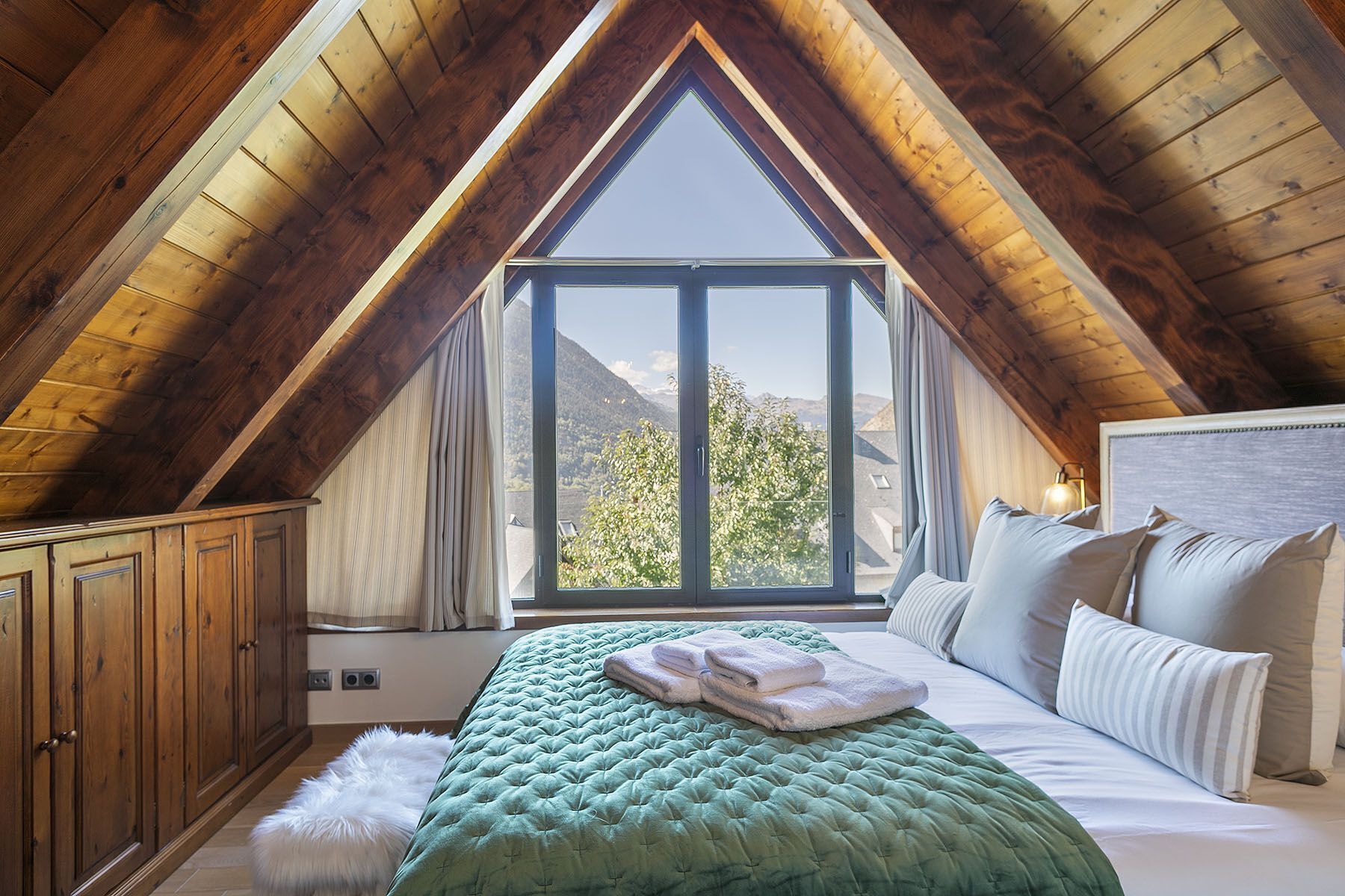 3 dormitorios, tabla de planchar con plancha, Internet y ropa de cama