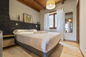 3 bedrooms, internet, bed sheets