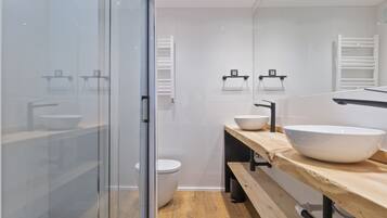 Dutxa, assecador de cabells i tovalloles