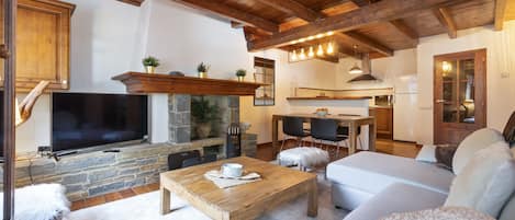 Smart TV, fireplace