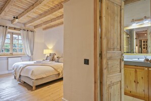 2 habitaciones, tabla de planchar con plancha, internet y ropa de cama 